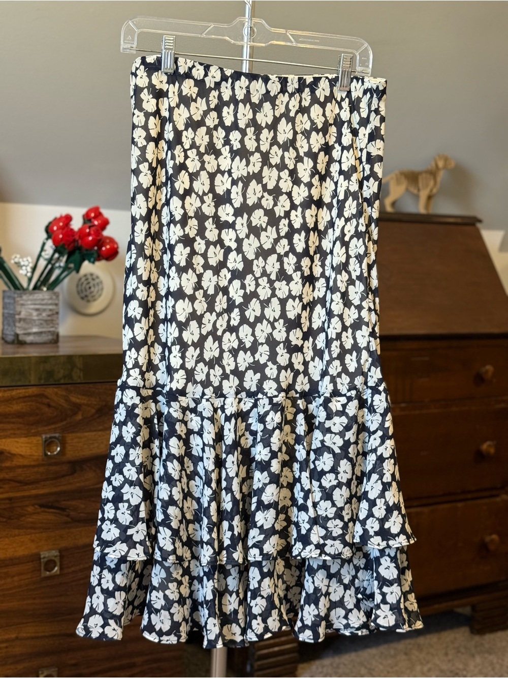 NWT Chaps Navy Blue & Cream Floral Tiered Skirt Size Medium